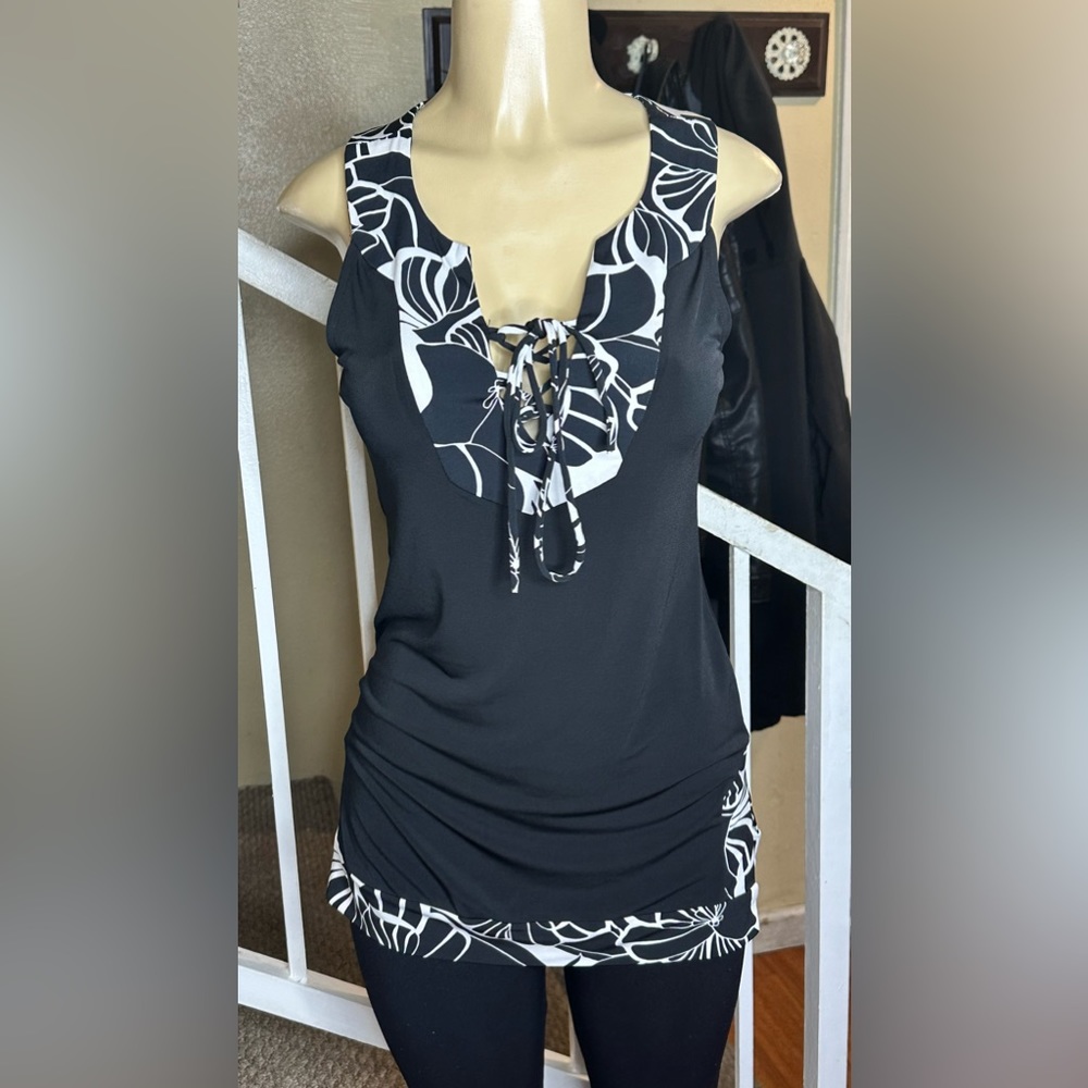 White House Black Market Sleeveless Top, Medium